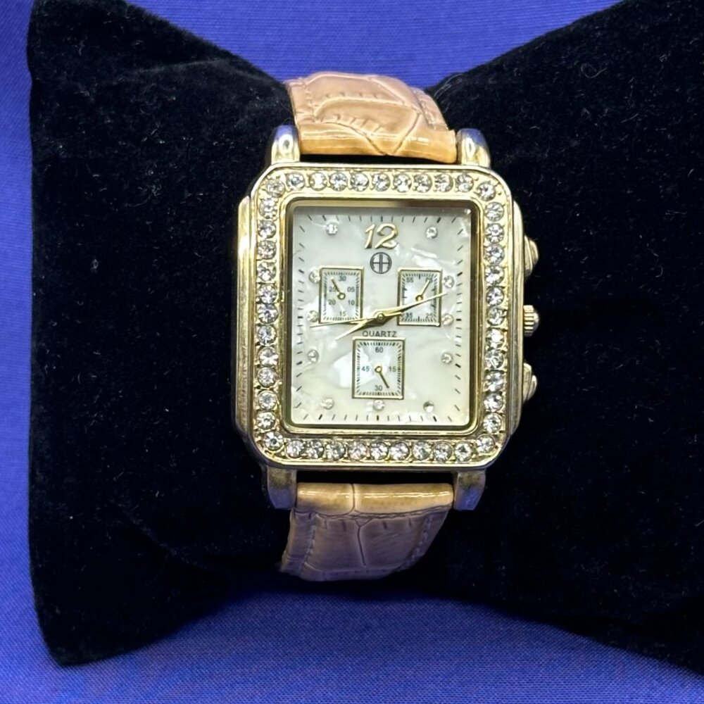 HH Women’s Analog Quartz Watch Crystal Accents. Fresh Battery - Picture 3 of 12